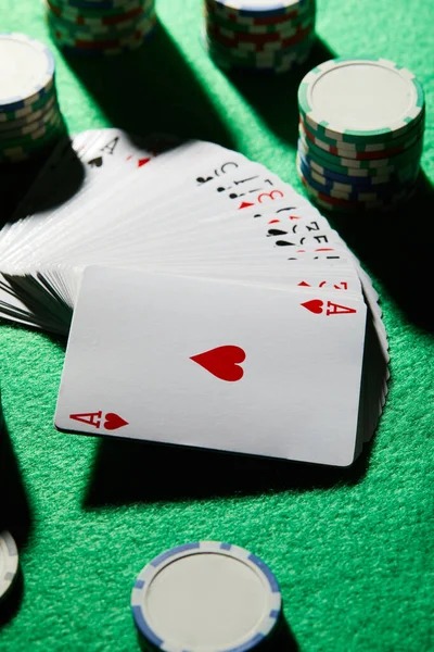Live dealer playing roulette streamed on android phone
